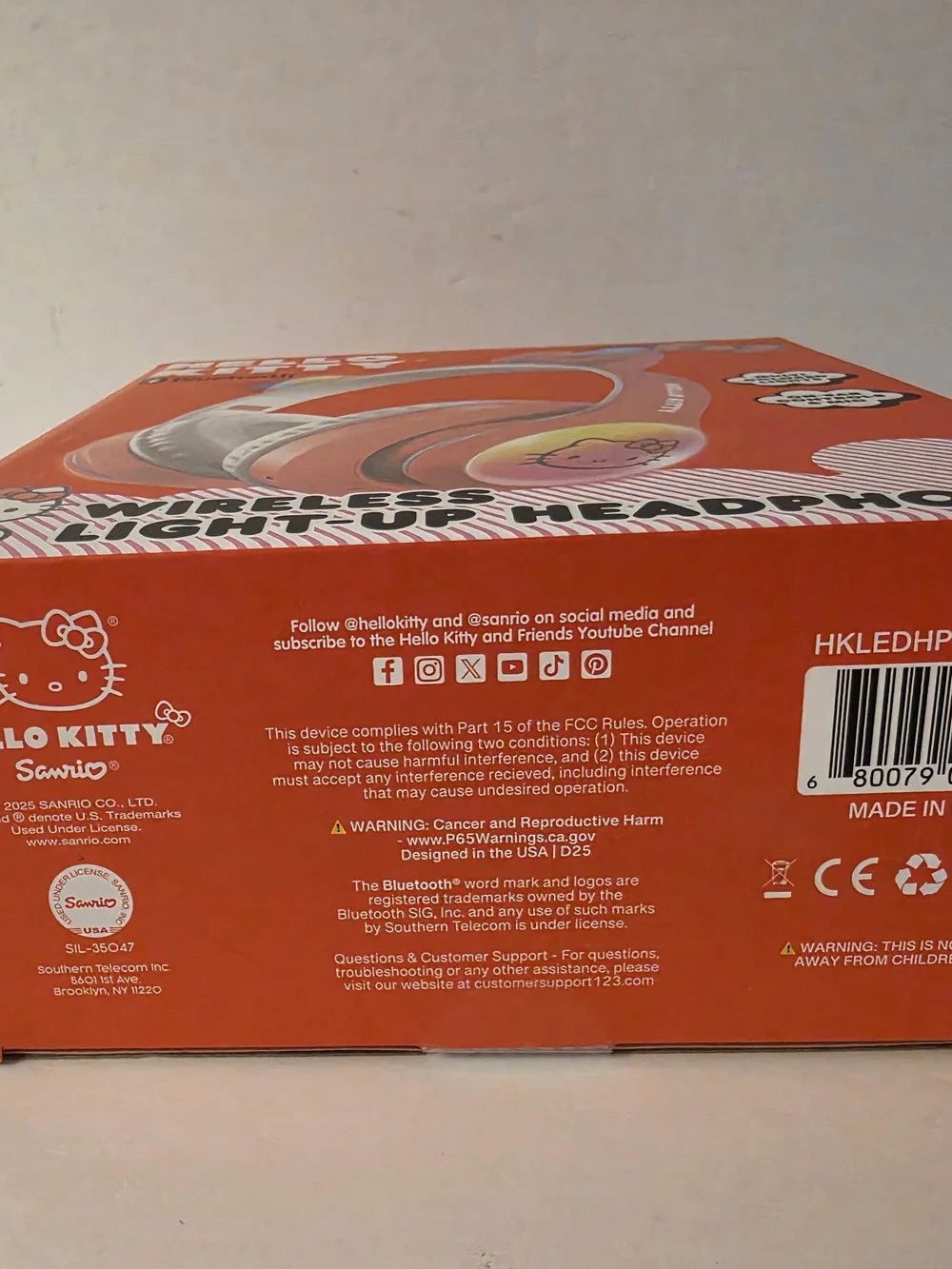 Hello Kitty Wireless Light-Up Bluetooth Headphones - Red
